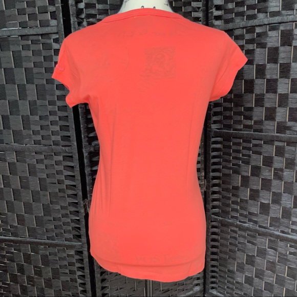 Baby Angel Peach Parrot Birds “Looking for Love” Graphic T-Shirt Sz M - Picture 2 of 5